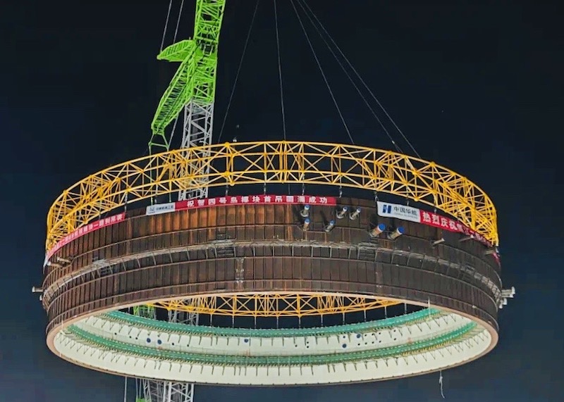 4号机组核岛反应堆厂房钢衬里模块一吊装就位。昌江核电供图