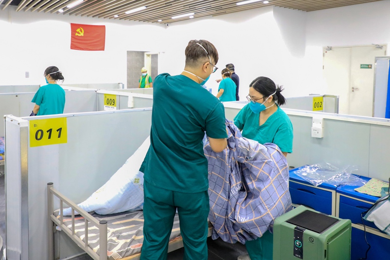 上海援琼医疗队进驻接管三亚市第三方舱医院。北京城建集团供图