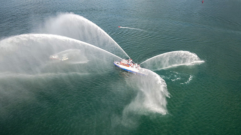 海上灭火救援实战化科目演示现场。三亚消防供图