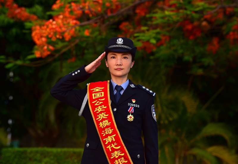 姜萍萍获评“全国优秀人民警察”参加巡回报告会。海口边检总站供图