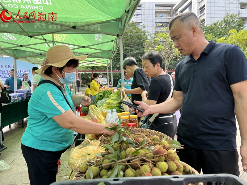 消费助农大集市现场。李学山摄