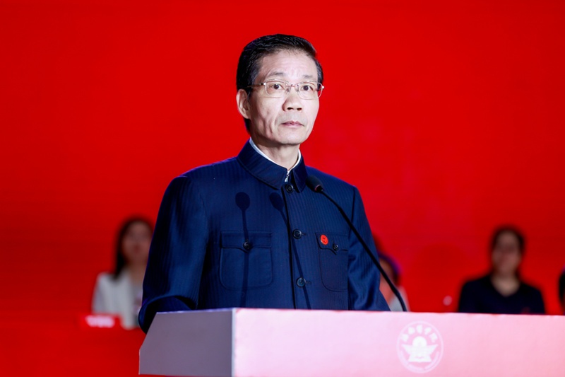 中国科学院院士、海南医学院校长陈国强发表主旨讲话。