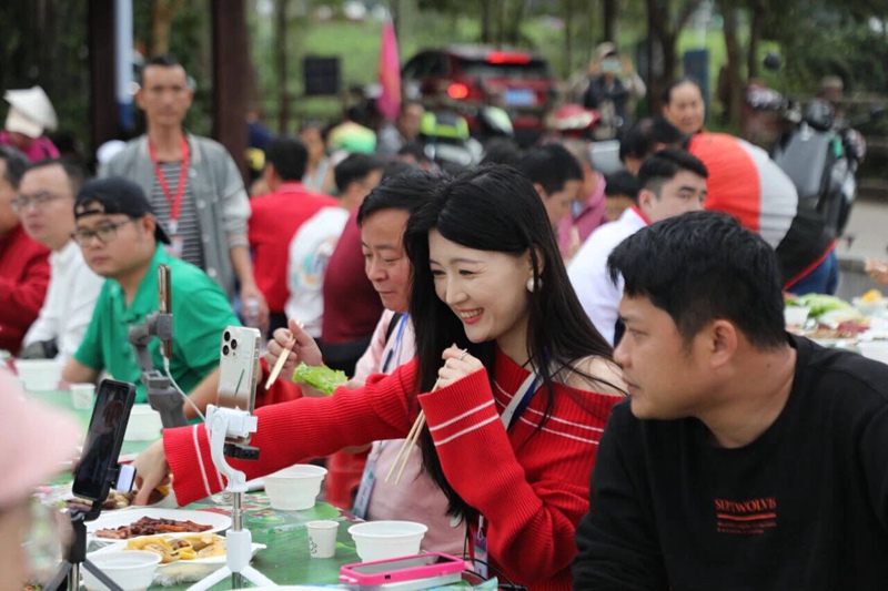 “中国早春茶之乡”新品发布会活动现场。白沙融媒体中心供图
