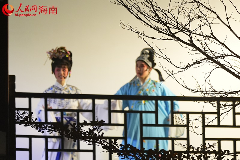 正月十五，在海口琼山区上演“琼剧闹新春”活动。 人民网记者 孟凡盛摄