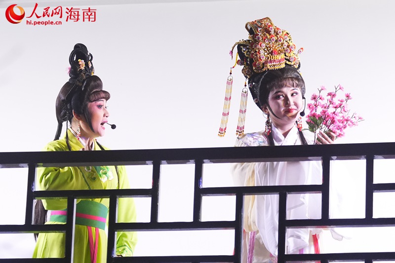 正月十五，在海口琼山区上演“琼剧闹新春”活动。 人民网记者 孟凡盛摄