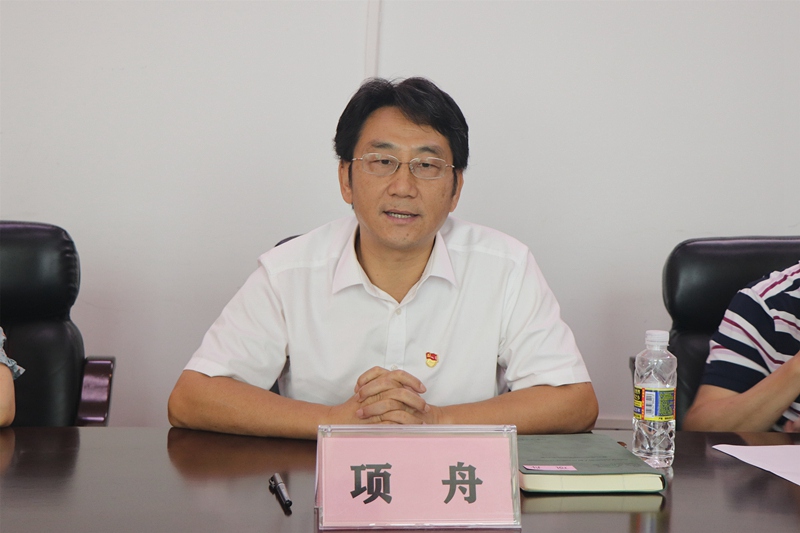 三亚市人民医院院长项舟主持博士后流动站相关活动。三亚市人民医院供图