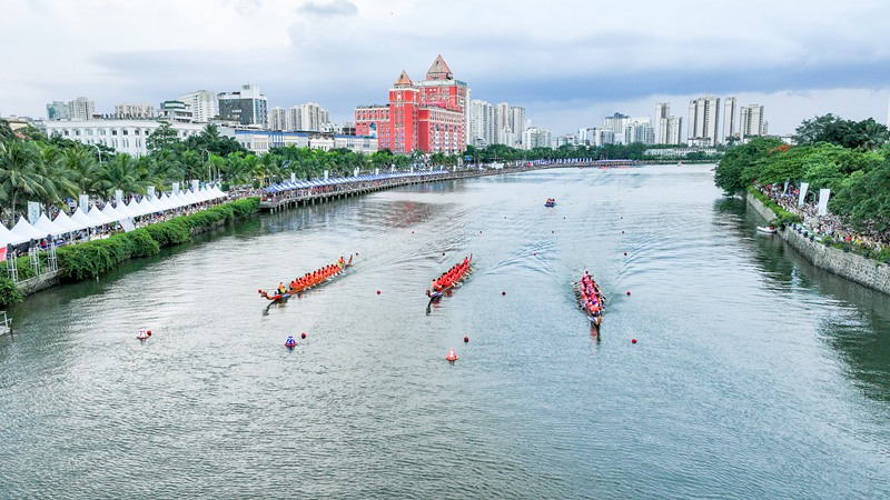 高空俯瞰海甸河龙舟赛现场。主办方供图