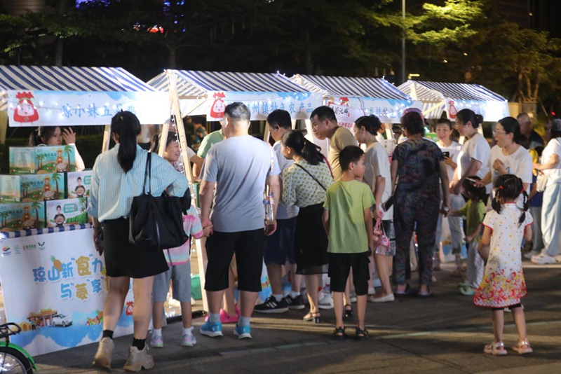琼肴佳话”创意场景营销活动吸引市民游客参与。琼山区供图
