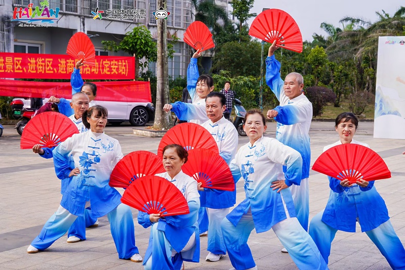 图说：武术进景区、街区、商圈活动现场。主办方供图