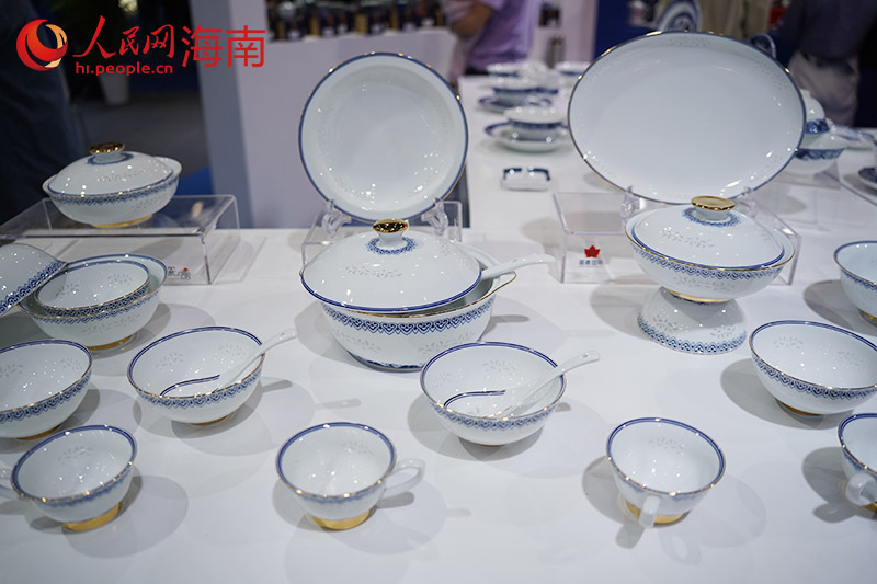 瓷器展品。 人民网记者 孟凡盛摄