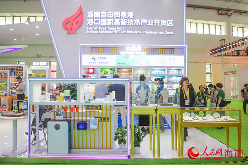 大健康板块，众多产品吸引观展者关注。人民网记者 牛良玉摄