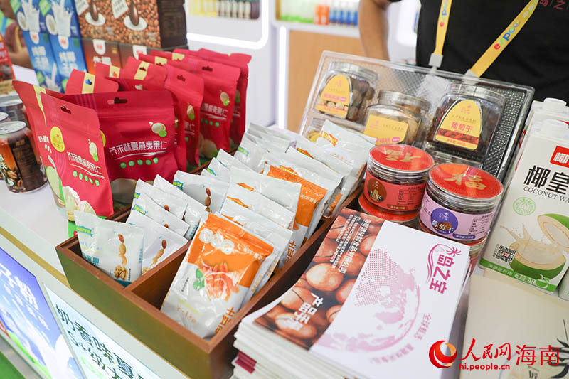 高端食品板块展出的坚果产品。人民网记者 牛良玉摄