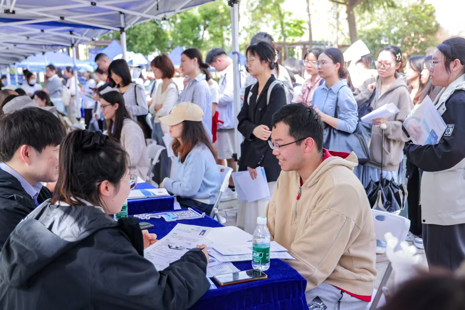 招聘会现场。主办方供图
