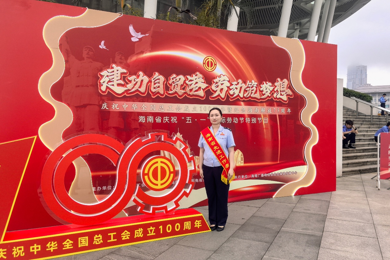 获得表彰的吴佳蔚。潘莹摄