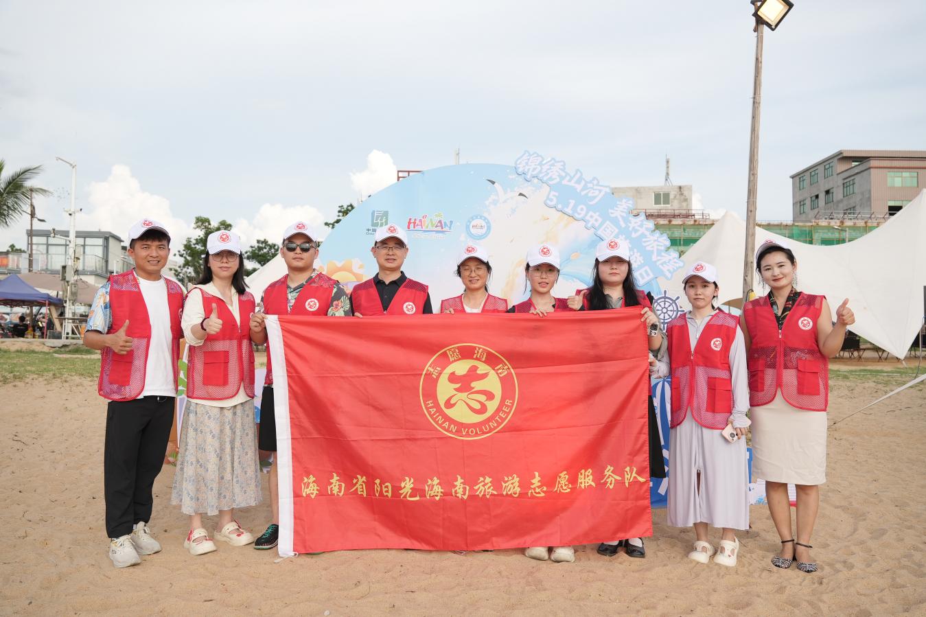 志愿服务队传播文明旅游理念。主办方供图