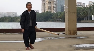 “人们都喊我万泉河边的竹竿爷爷”