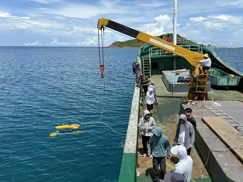 三亚崖州湾海南热带海洋学院海洋牧场教学科研示范基地通过验收。黎宗荔摄.jpg