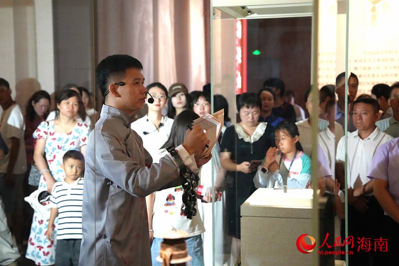 微型情景剧生动再现家书背后的革命历史，令现场观众动容。人民网记者 符武平摄