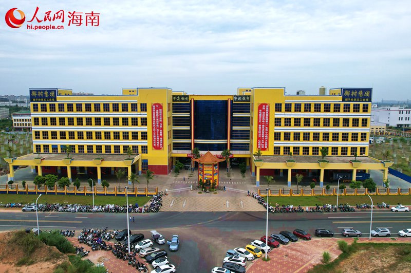 椰树集团狮子岭生产区。 人民网记者 孟凡盛摄