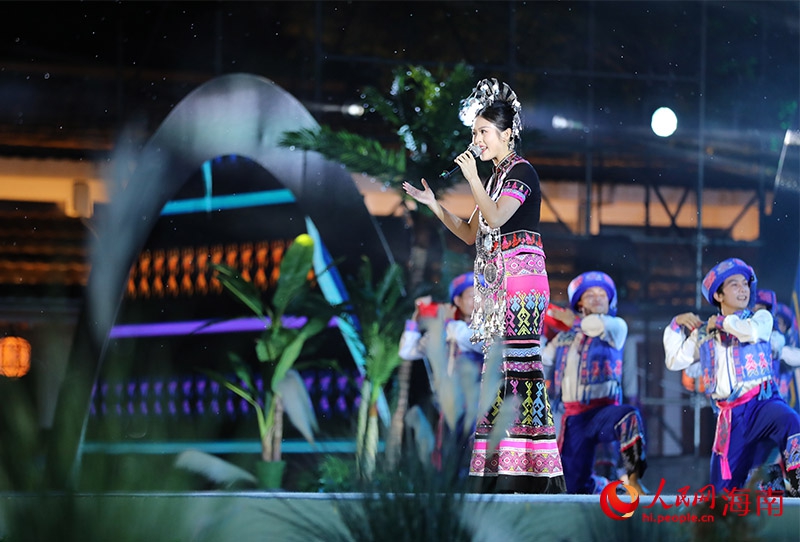 嬉水节已成为促进民族团结进步、深化琼台文化交流的重要平台。人民网记者 牛良玉摄