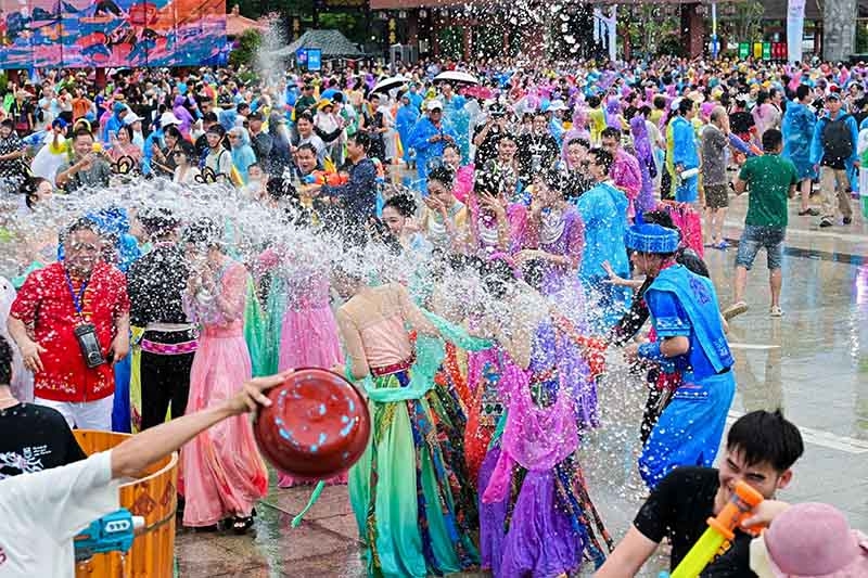 嬉水狂欢。保亭融媒中心供图