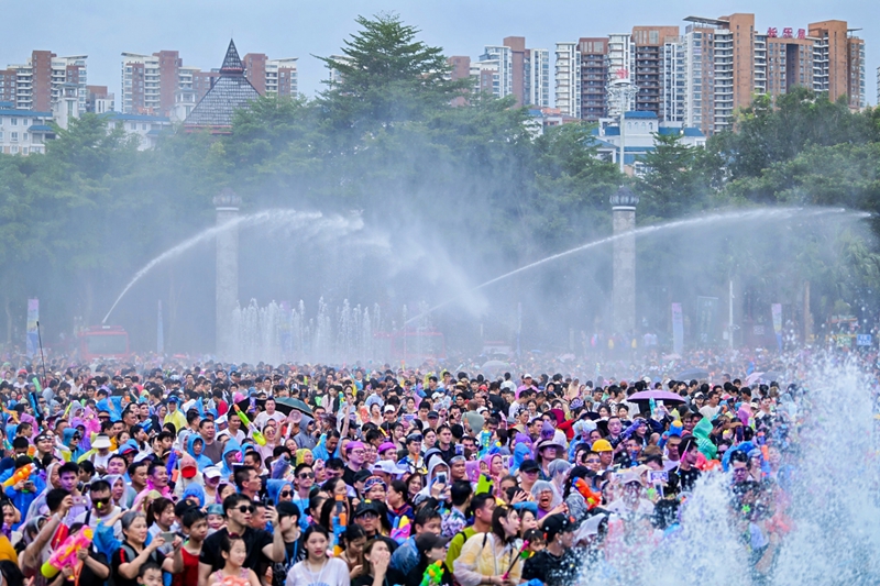 嬉水狂欢。保亭融媒中心供图