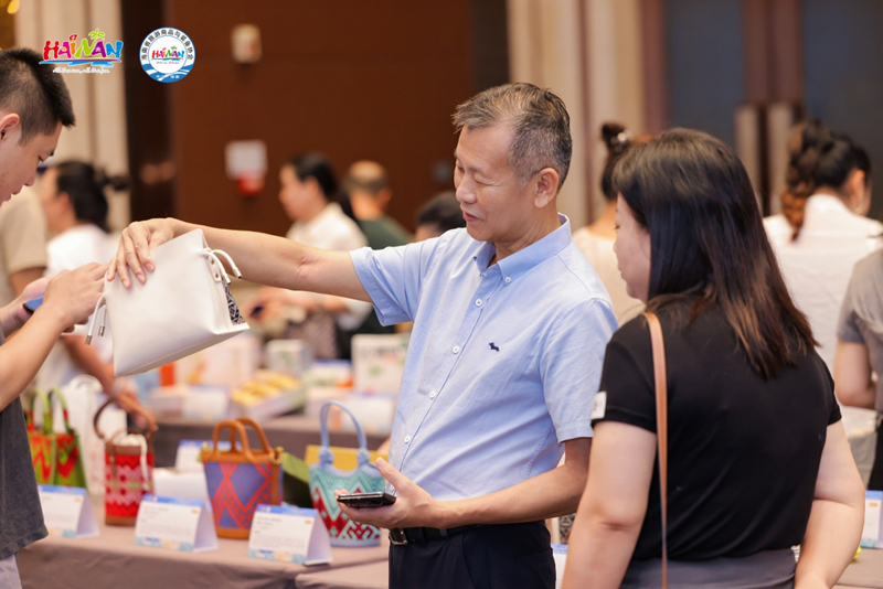 获奖商品受关注。主办方供图