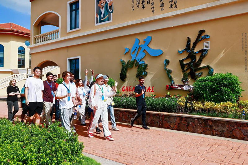 选手们在澄迈游览。主办方供图