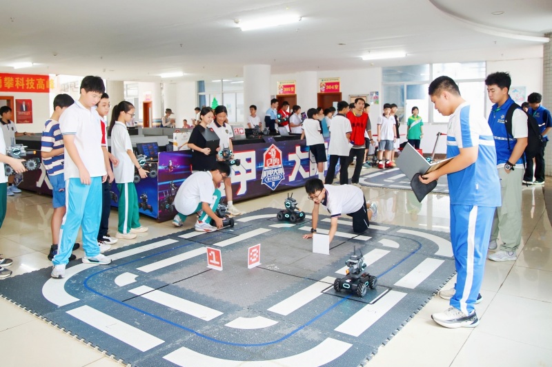 比赛中，孩子们创意纷呈。