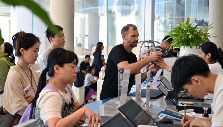 英语丨国庆假期后游客错峰游海南