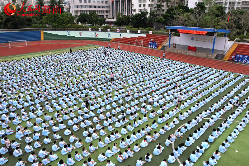 海口市网络文明课堂走进海口第四中学。 人民网记者 孟凡盛摄