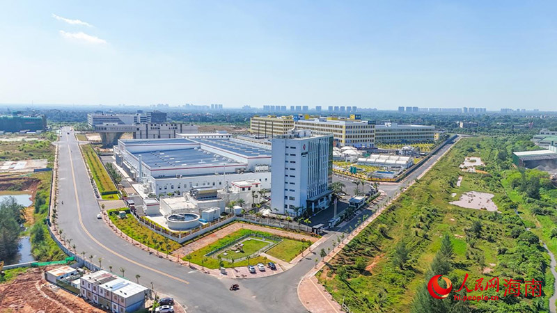 俯瞰雨帆乳业(海南)股份有限公司。人民网记者 牛良玉摄