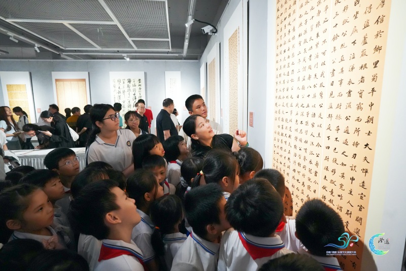 开幕当天，现场观展人数众多。主办方供图