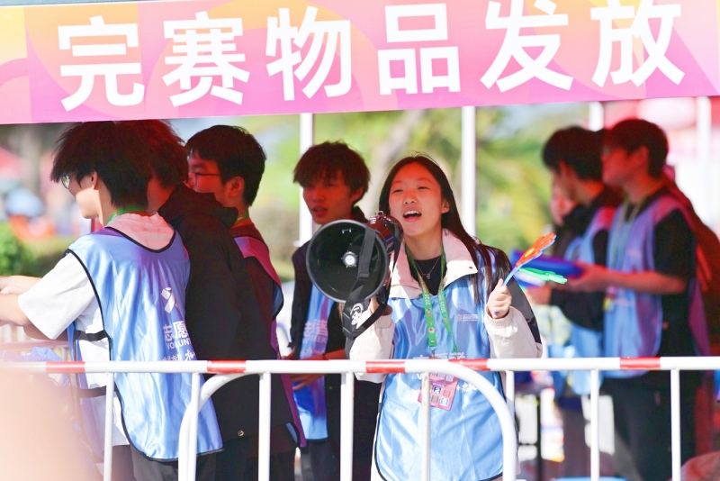 6、本届赛事通过一条有风景、有文化、有温度的赛道，打造了一场全民共享的文体盛宴。主办方供图