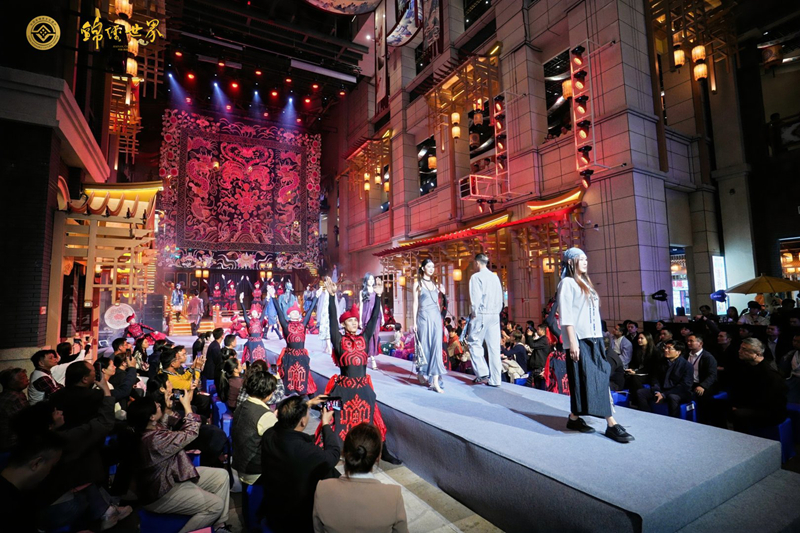 黎锦时装秀。主办方供图