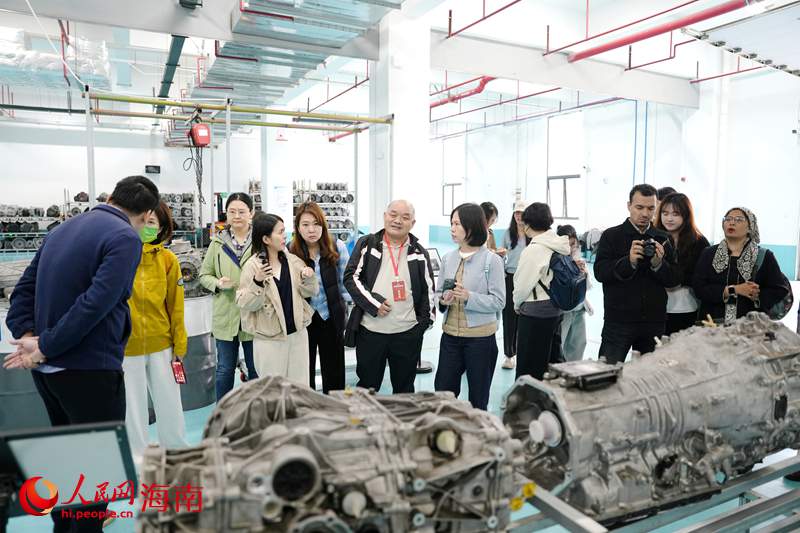 人民网多语种记者走进中车国际车辆产业(海南)有限公司的车间。人民网记者 符武平摄