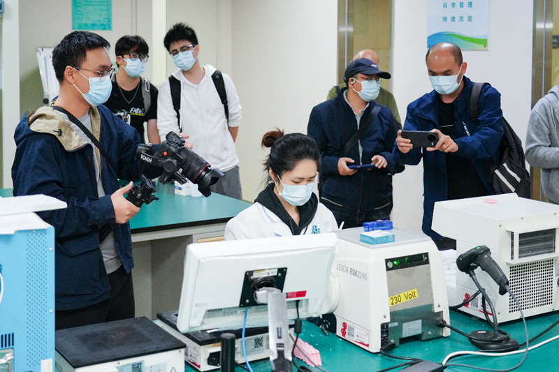 媒体参病理科。李弘毅摄