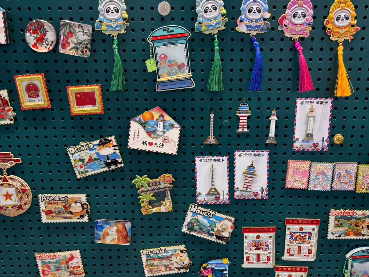 琳琅满目的邮政文创产品。人民网记者 李学山摄