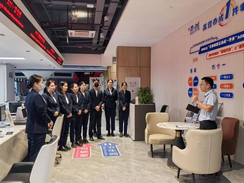 崖州区营商环境建设局无差别综合服务窗口全员“考核通过”。崖州区营商环境建设局供图