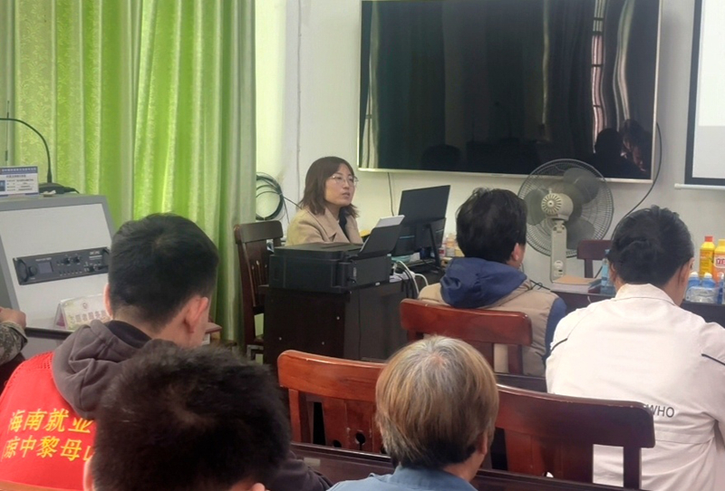 律师授课现场。佳音摄