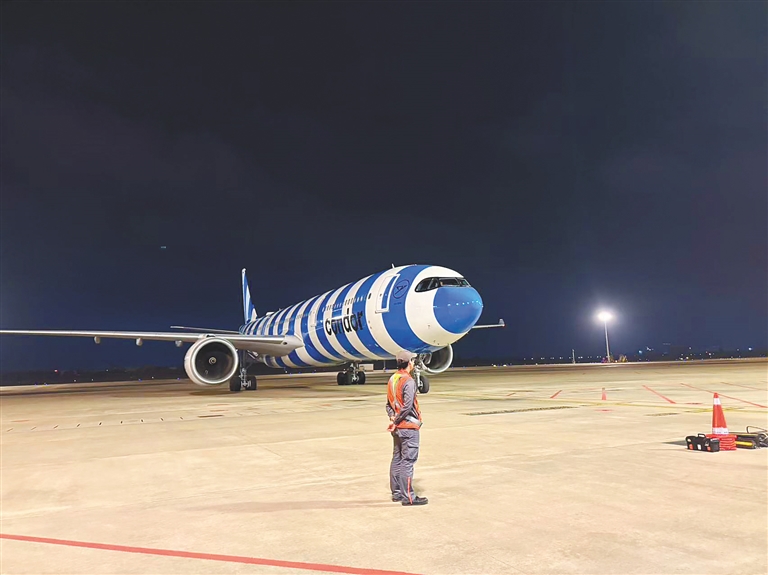 2月6日,法兰克福 曼谷 海口航线执飞客机抵达海口美兰机场。海南日报全媒体记者 陈美如 摄