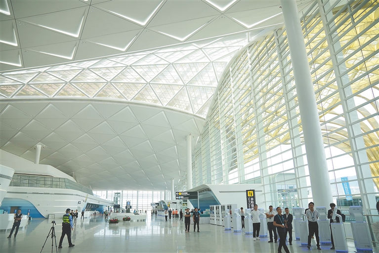 2月6日，三亚凤凰国际机场T3航站楼正式投入运营。海南日报全媒体记者 王程龙 摄