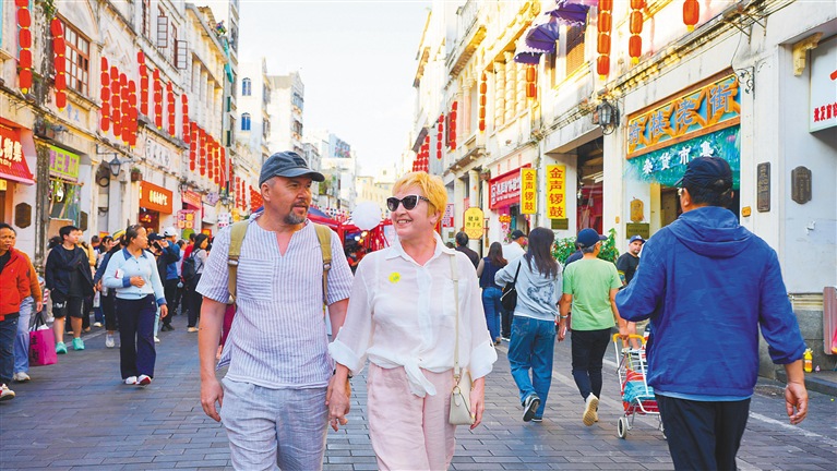 逛骑楼老街 赏海南年韵