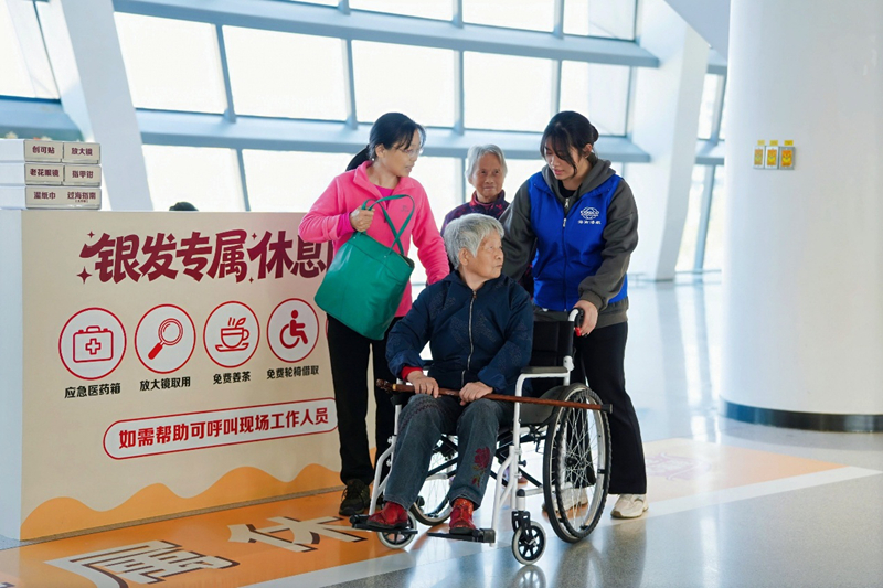 银发旅客专属休息区。王庆龙摄