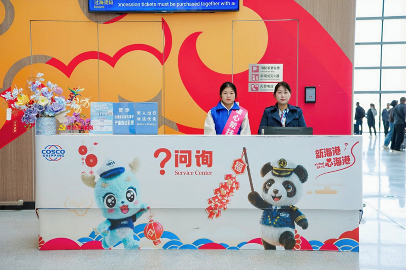 问询处提供暖心服务。王庆龙摄