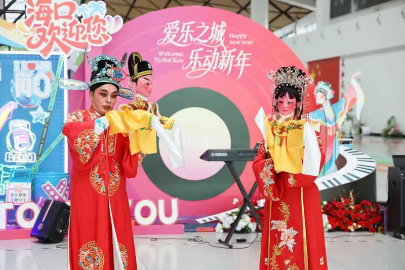 人偶戏表演。王庆龙摄