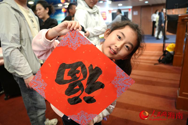 春运暖心,乘客在航程中收到了新春祝”福“。人民网记者 符武平摄 (1)