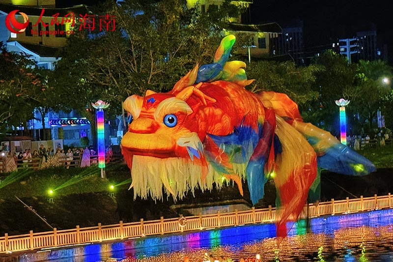 保亭七仙奇梦不夜城水上演艺春节假期首日开演。人民网 熊淑婷摄