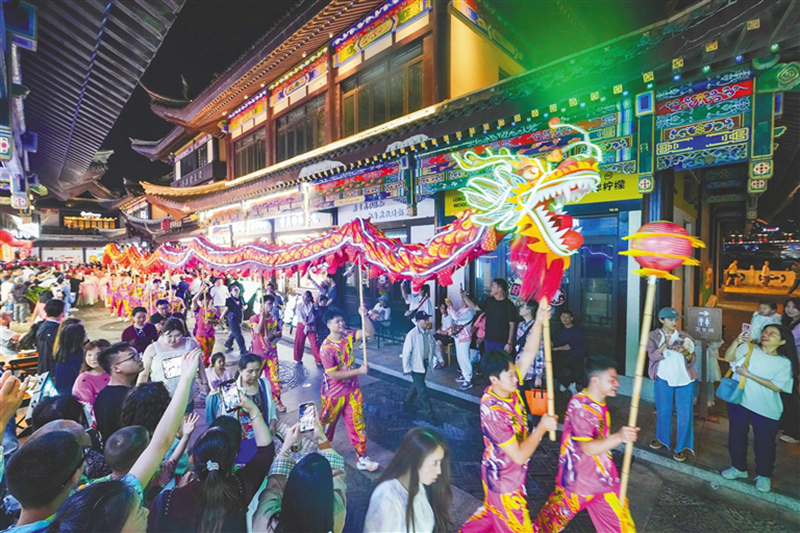 龙腾马跃闹新春