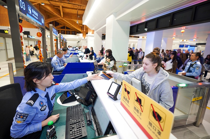 春节假期 海南出入境客流同比增长43.3%